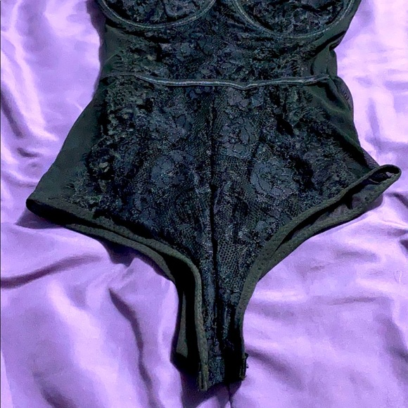 Lingerie - Picture 2 of 5